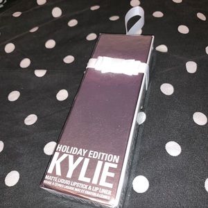 Holiday Edition Kylie Lip Kit ‘Merry’